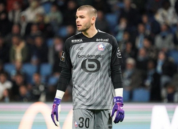 PSG Hampir Merekrut Lucas Chevalier sebagai Calon Penerus Donnarumma