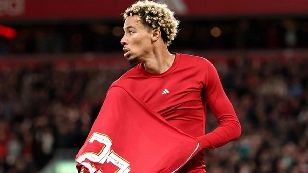 Hugo Ekitike Didenda Gaji Dua Minggu Setelah Kartu Merah yang Bodoh