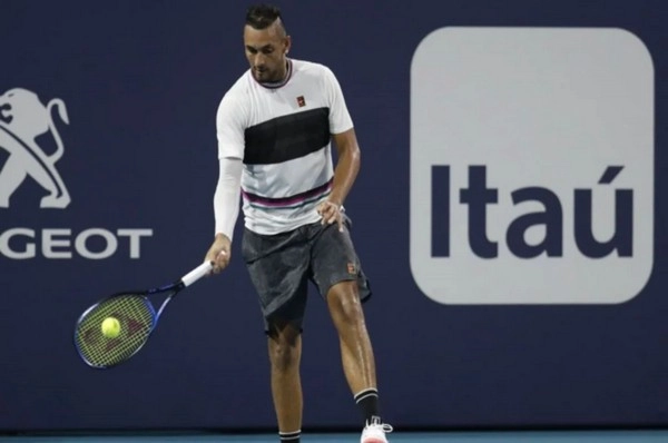 Seberapa Kontroversial Taruhan Servis Ketiak dalam Perjudian Tenis?