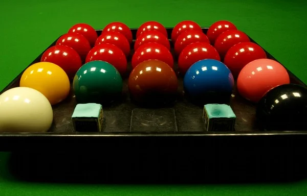 Mengapa Taruhan Warna Bola Terakhir Memikat Penggemar Biliar?