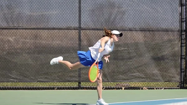 Bagaimana teknik whip raket dapat mengubah momentum dalam skenario taruhan?