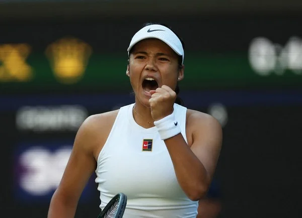 Bagaimana teknik whip raket dapat mengubah momentum dalam skenario taruhan?