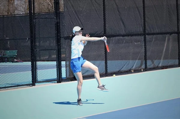 Bagaimana teknik whip raket dapat mengubah momentum dalam skenario taruhan?