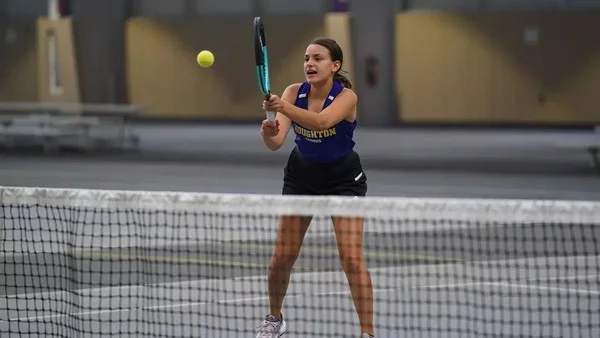 Bagaimana zona pengembalian tendangan memengaruhi pasar taruhan set pertama?