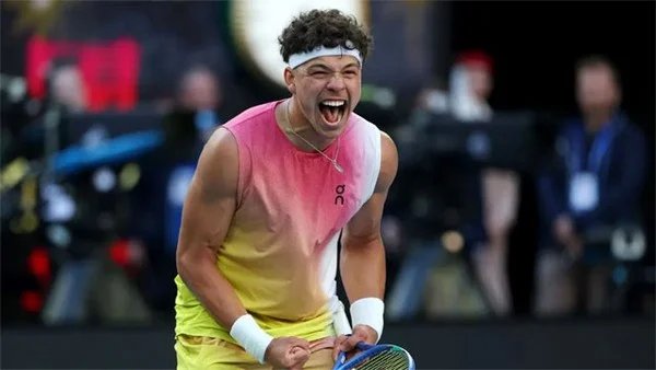 Bagaimana kesabaran di baseline memengaruhi peluang taruhan set panjang?