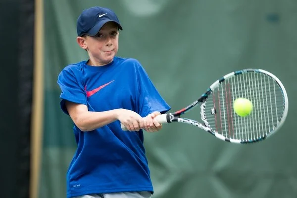 Bagaimana kesabaran di baseline memengaruhi peluang taruhan set panjang?