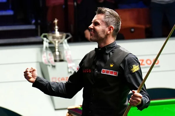 Bagaimana pertukaran safety menciptakan nilai dalam taruhan snooker untuk tim underdog?