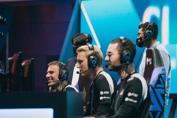 Mengapa agresi awal di esports begitu penting bagi penjudi?