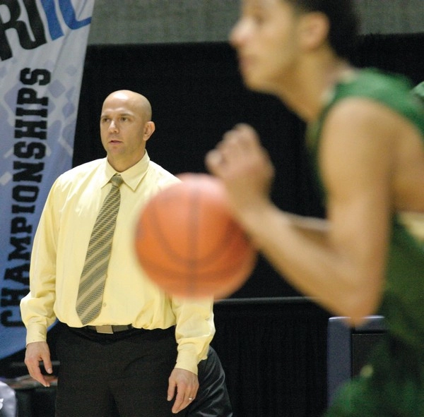 Apakah pengaruh timeout bola basket lebih kuat daripada yang disarankan oleh analitik?