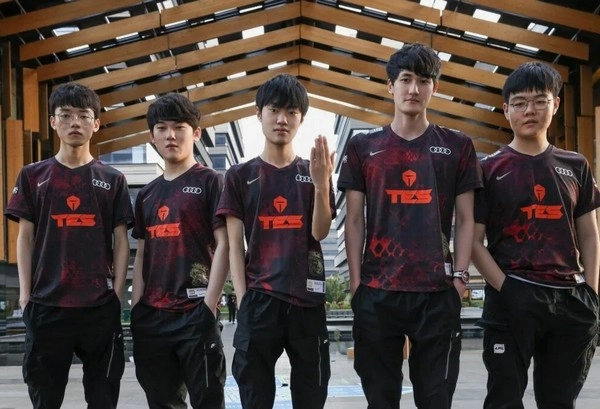 Apakah tingkat sinergi tim esports mempengaruhi peluang secara signifikan?