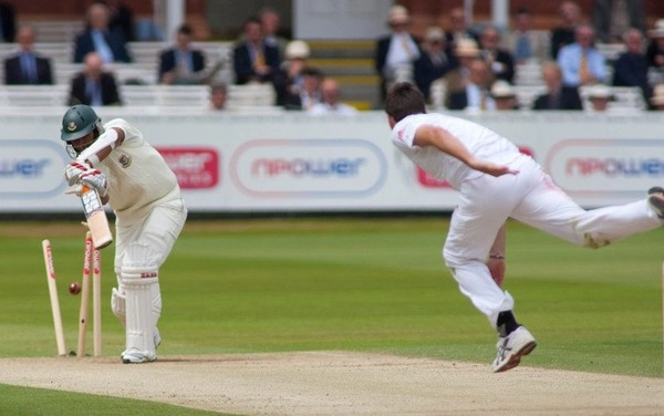 Mengapa Waktu Ayunan Terbalik Penting di Kriket Profesional?